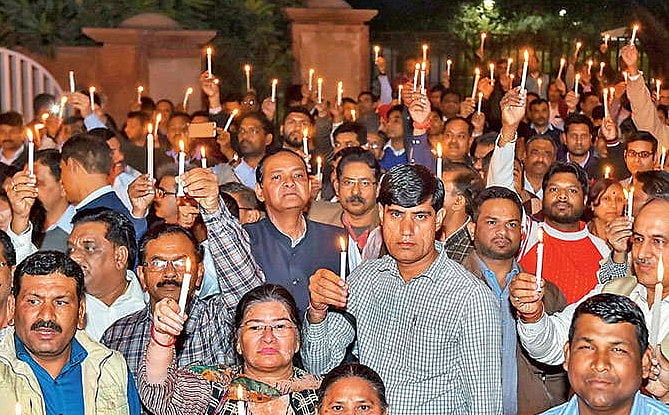 ‘अदृश्य ताकतों’ वाले विज्ञापन को लेकर ‘आप विधायक ने मारते हुए कहा, रात भर इसी कमरे में बंद रखा जाएगा तुम्हें’