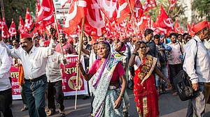 महाराष्ट्र: मुंबई की दहलीज पर पहुंची किसानों की पदयात्रा, सोमवार को विधानसभा का घेराव