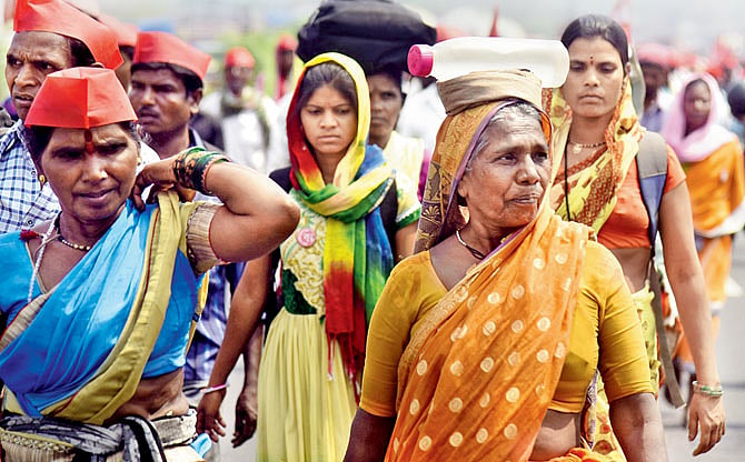 महाराष्ट्र किसान आंदोलन: तस्वीरों में देखें सड़कों पर उतरे अन्नदाता का हाल