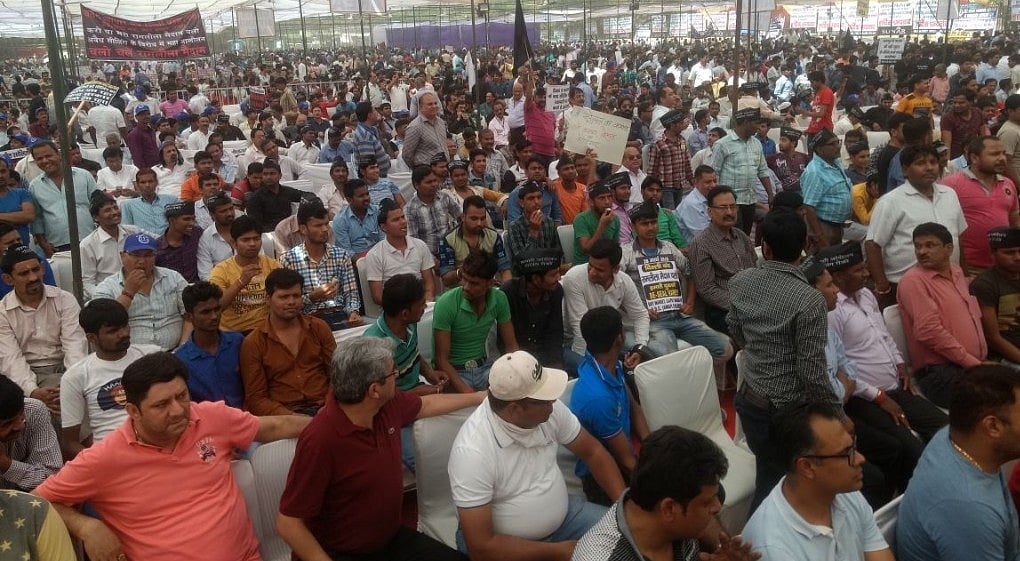 दिल्ली: सीलिंग के विरोध में शहर की लाखों दुकानें बंद, रामलीला मैदान में व्यापारियों की महारैली