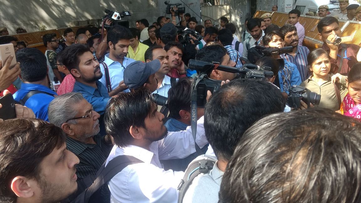कलम और कैमरे हथियार हैं हमारे, पुलिस ने हाथ क्यों लगाया इन्हें : दिल्ली पुलिस के खिलाफ मीडिया का प्रदर्शन