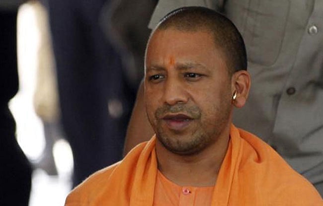 योगी राज में ‘सीएम हेल्पलाइन’ की महिला कर्मचारियों को किया गया प्रताड़ित, मांग रही थी 4 महीने का बकाया वेतन 