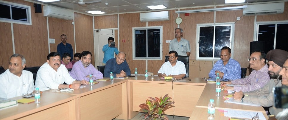 दिल्ली: सीलिंग मुद्दे पर सीएम केजरीवाल के आवास पर हुई बैठक, निगरानी समिति से मिलेगा सर्वदलीय प्रतिनिधिमंडल 