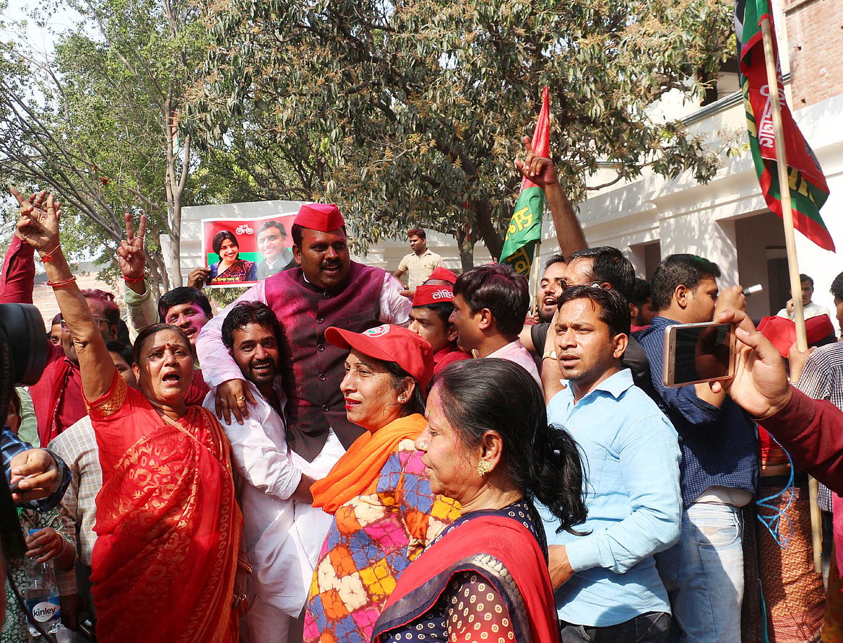 2014 के नतीजों में अगर मिला दें एसपी-बीएसपी के वोट तो 71 से घटकर 37 पर आ जाएगा बीजेपी का आंकड़ा