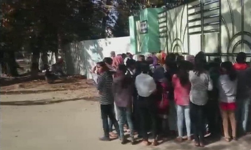 ‘शिव’ राज में छात्राओं के साथ शर्मनाक हरकत, चेकिंग के नाम पर वॉर्डन ने उतरवाए कपड़े