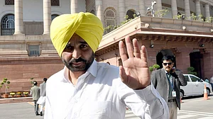 सुप्रीम कोर्ट पंहुचा बजट सत्र बुलाने को लेकर पंजाब सरकार और राज्यपाल का झगड़ा! दोपहर बाद होगी सुनवाई