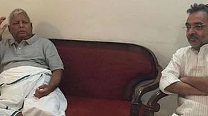 दिल्ली: एम्स में लालू से मिले उपेंद्र कुशवाहा, नए राजनीतिक समीकरण की अटकलें तेज