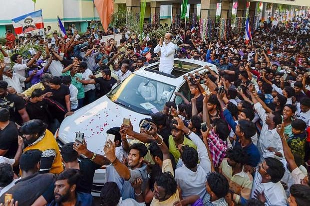 जयललिता रही नहीं, करुणानिधि बीमार हैं, मुझे संभालना होगी सरकार: रजनीकांत