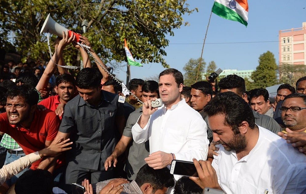 एसएससी घोटाला: आंदोलनकारी छात्रों से मिले राहुल गांधी, केंद्र पर लगाया छात्रों के भविष्य से खिलवाड़ का आरोप