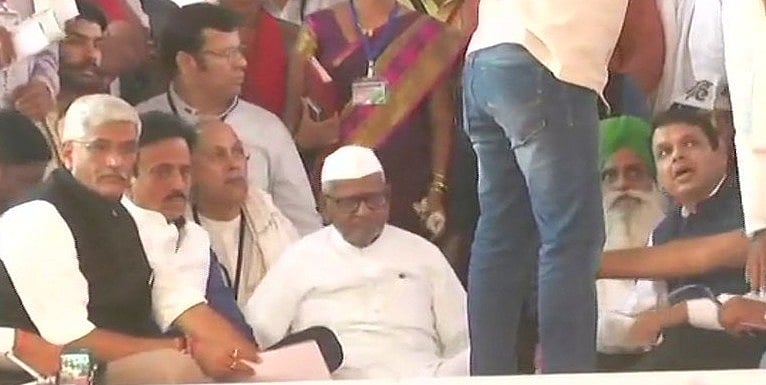 अन्‍ना हजारे ने 7वें दिन खत्‍म किया अनशन : और इस वक्त की दूसरी बड़ी खबरें, देखें वीडियो
