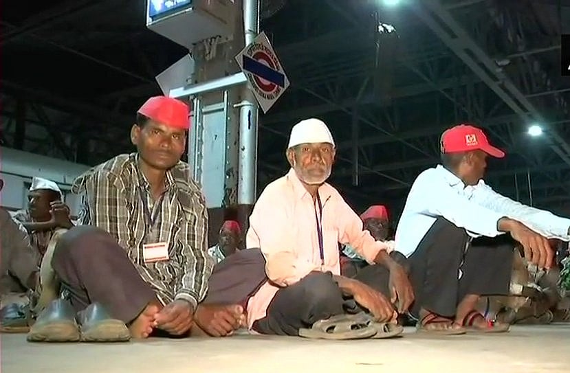 महाराष्ट्र : सरकार से लिखित आश्वासन के बाद किसानों ने वापस लिया आंदोलन,  विशेष ट्रेनों से घर वापसी शुरु