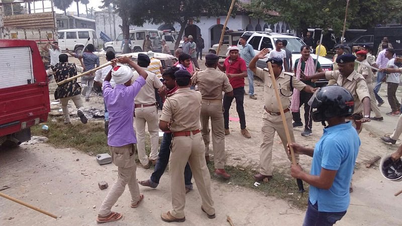 बिहार के नवादा में भी भड़की सांप्रदायिक हिंसा की आग, तेजस्वी यादव ने आरएसएस प्रमुख पर लगाया बड़ा आरोप