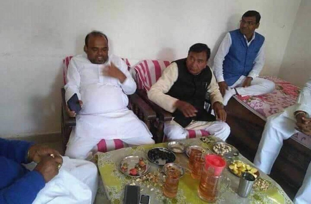 तेजस्वी यादव के दावे के बाद नीतीश के मंत्री की तस्वीर शराब के साथ वायरल!