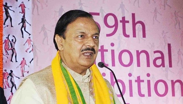 संकीर्ण राष्ट्रवाद को आगे बढ़ाने के लिए की जा रही है इतिहास के पुनर्लेखन की कोशिश 