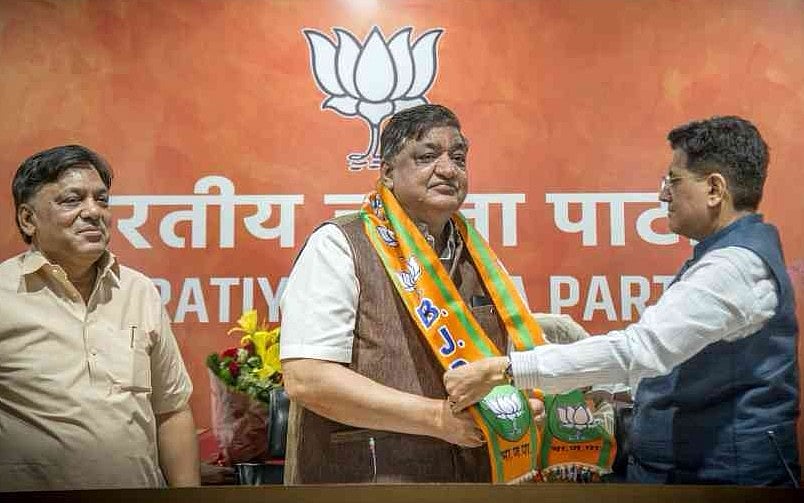 बीजेपी में शामिल होते ही लताड़ से हुआ नरेश अग्रवाल का स्वागत, जया बच्चन पर दिए बयान के लिए सुषमा ने फटकारा