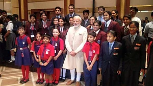 विष्णु नागर का व्यंग्य: मोदीजी ने अपमान सह लिया, लेकिन तीन का पहाड़ा नहीं सुनाया!