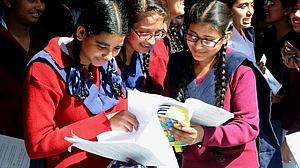 नई शिक्षा नीति: अब साल में दो बार होंगी बोर्ड की परीक्षाएं, 11वीं-12वीं के छात्रों को पढ़नी होंगी दो भाषाएं