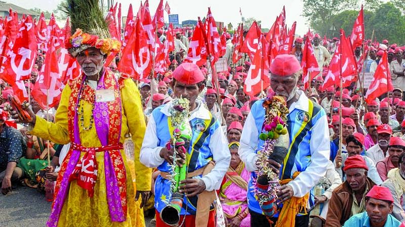 महाराष्ट्र किसान आंदोलन: तस्वीरों में देखें सड़कों पर उतरे अन्नदाता का हाल