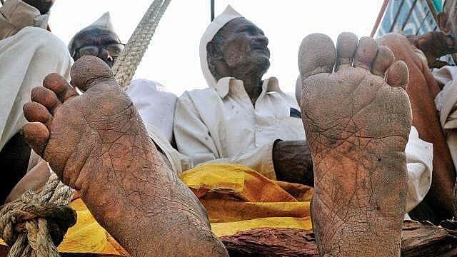महाराष्ट्र किसान आंदोलन: तस्वीरों में देखें सड़कों पर उतरे अन्नदाता का हाल