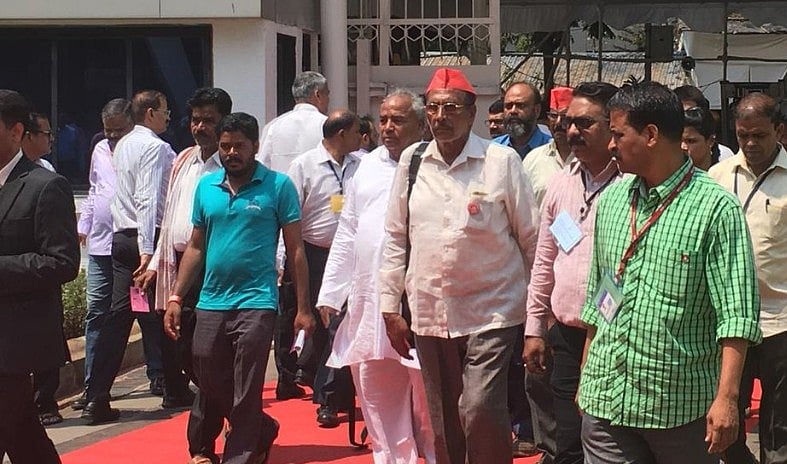 LIVE: महाराष्ट्र सरकार ने शुरू की किसानों की मांगें पूरी करने की प्रक्रिया, हो सकता है आंदोलन वापस