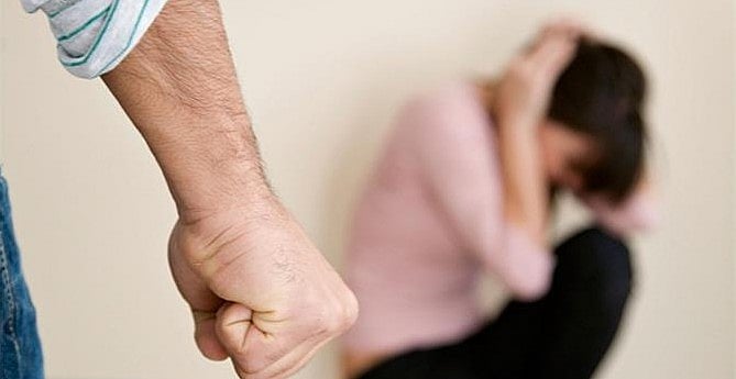 विश्व महिला दिवस: अपने हक के लिए महिलाएं भी जानें कानूनी दांव पेच 