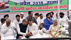 LIVE: समाज में शांति-सौहार्द स्थापित करने के लिए देश भर में कांग्रेस का उपवास