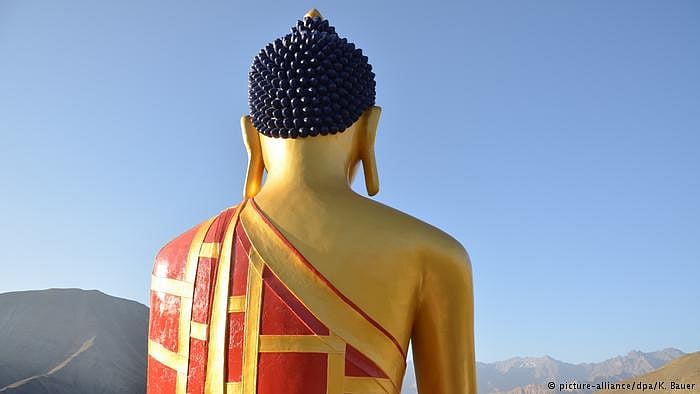 आखिर क्यों अपना रहे हैं देश भर के दलित बौद्ध धर्म ?  