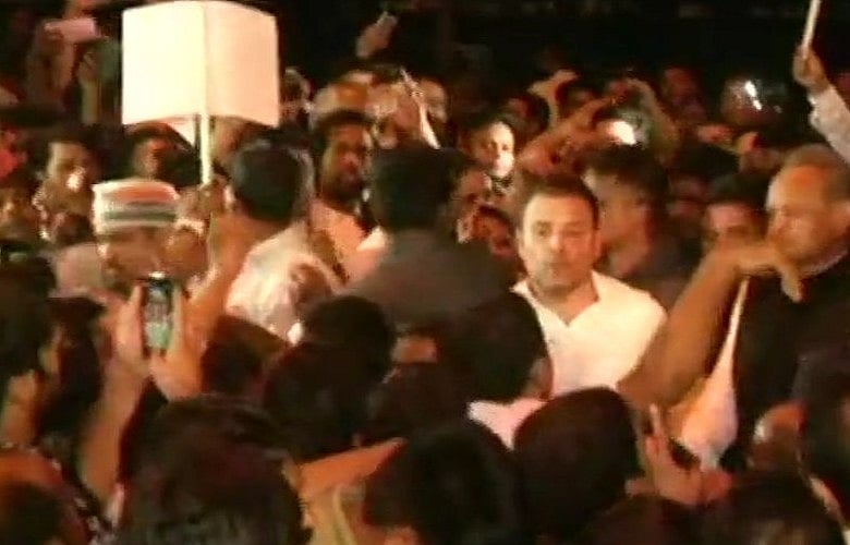 ‘बलात्कारियों भारत छोड़ो’ के नारे के साथ इंडिया गेट पर कैंडल मार्च, राहुल ने कहा, ये  आमजन की आवाज