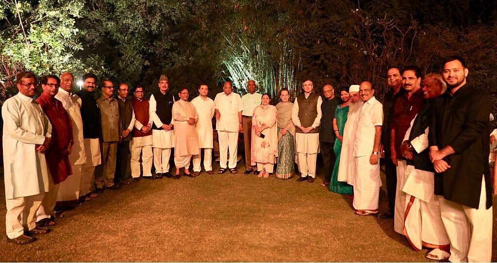 आकार पटेल का लेख: एक पार्टी के बहुमत वाली सरकार से नहीं होता विकास, आंकड़े बताते हैं कुछ अलग कहानी