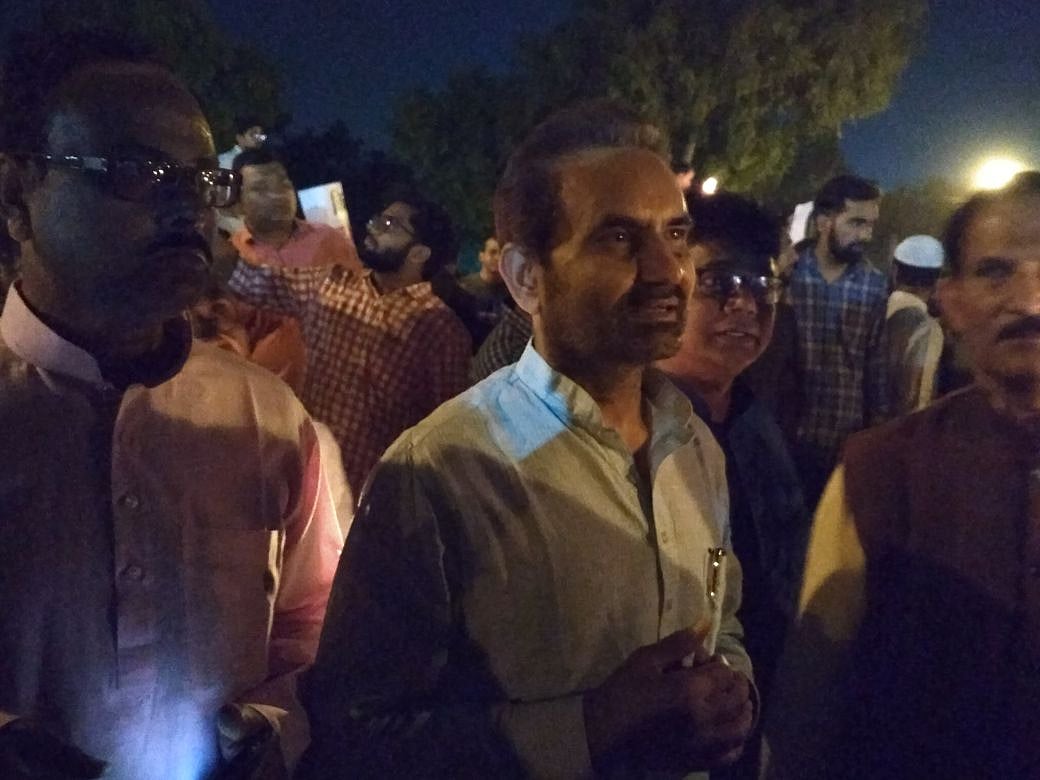 ‘बलात्कारियों भारत छोड़ो’ के नारे के साथ इंडिया गेट पर कैंडल मार्च, राहुल ने कहा, ये  आमजन की आवाज