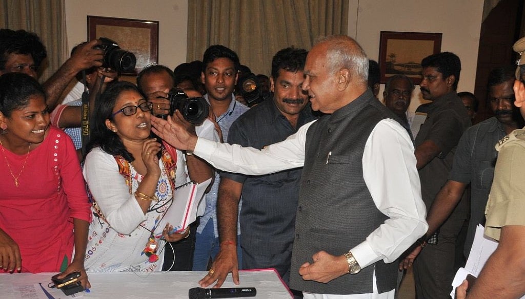 तमिलनाडू: राज्यपाल बनवारीलाल पुरोहित ने महिला पत्रकार से बदसलूकी मामले में पत्रकारों के दबाव के बाद मांगी माफी