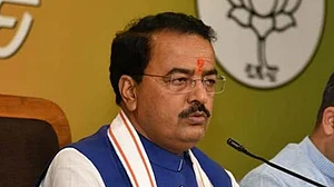 यूपी: डिप्टी सीएम मौर्य की अधिकारियों को चेतावनी, सुधर जाएं और कार्यकर्ताओं का सम्मान करें