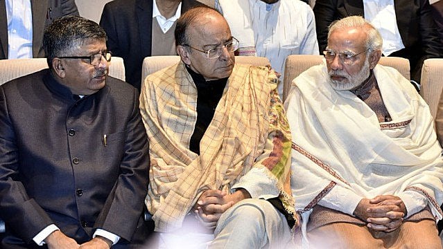 न्यायपालिका के हाल पर ज़फ़र आग़ा का लेख: लोकतंत्र पर मंडराते गंभीर खतरे के बादल