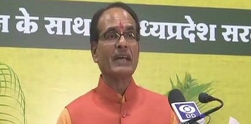 चुनाव से ऐन पहले शिवराज ने लगाया राजनीति में धर्म का तड़का, संतों को दिया मंत्री का दर्जा 