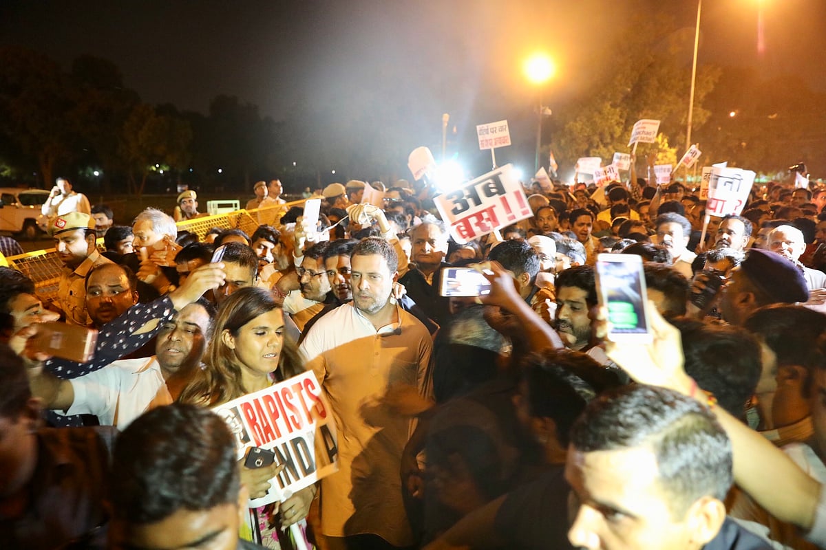 ‘बलात्कारियों भारत छोड़ो’ के नारे के साथ इंडिया गेट पर कैंडल मार्च, राहुल ने कहा, ये  आमजन की आवाज