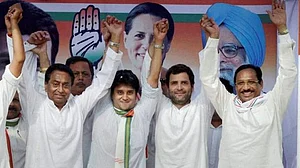 मध्यप्रदेश: ‘कमल-ज्योति’ की आभा में कांग्रेस की रणनीतिक घेरेबंदी से कसमसाया विपक्ष
