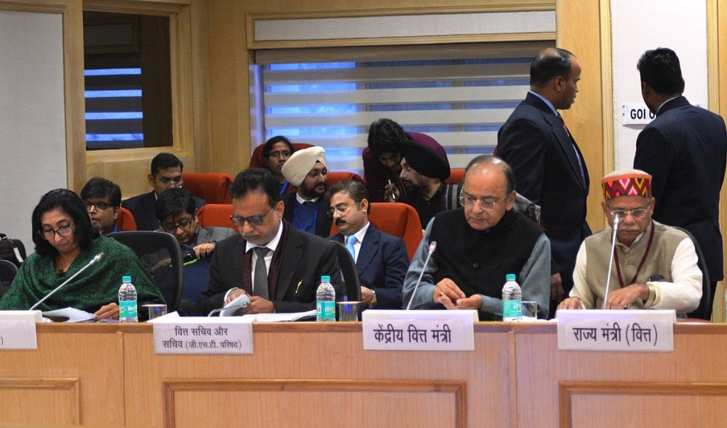 सरकार ने माना, सार्वजनिक बैंकों ने 2014 से 2017 के बीच माफ किया 2,41,911 करोड़ रुपए का कर्ज 