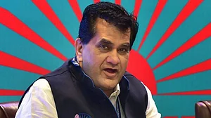 ‘पिछड़े’ राज्यों पर बयान देकर फंसे नीति आयोग के सीईओ अमिताभ कांत, विरोध के बाद दी गोल-मोल सफाई