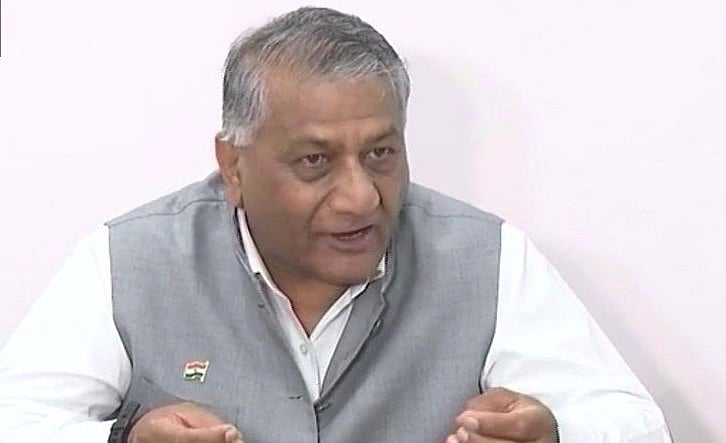 इराक में मारे गए भारतीयों के लिए मुआवजे पर मंत्री वीके सिंह का बयान, नौकरी देना बिस्कुट बांटने वाला काम नहीं