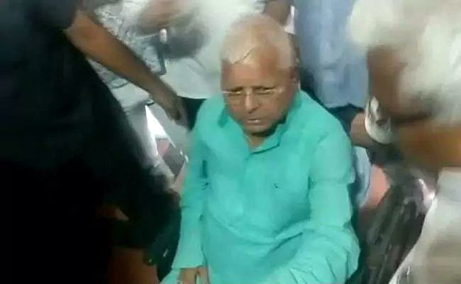 दिल्ली से रांची भेजे जा रहे लालू यादव की अचानक ट्रेन में तबीयत बिगड़ी, कानपुर स्टेशन पर बुलाए गए डॉक्टर