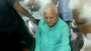 दिल्ली से रांची भेजे जा रहे लालू यादव की अचानक ट्रेन में तबीयत बिगड़ी, कानपुर स्टेशन पर बुलाए गए डॉक्टर
