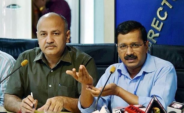 सीएजी ने खोला केजरीवाल सरकार का राशन घोटाला, स्कूटर-बाइक से दिल्ली में ढोया अनाज