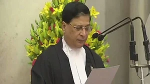 LIVE: मुख्य न्यायाधीश के खिलाफ आएगा महाभियोग, विपक्ष ने उप राष्ट्रपति को सौंपा प्रस्ताव