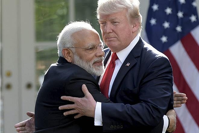 मोदी जी तो सबको ‘झप्पी’ देते हैं, फिर भला चीन के राष्ट्रपति ने क्यों रखा उन्हें ‘आर्म लेंथ’ पर !