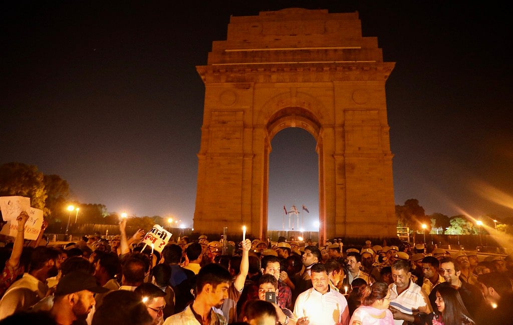 दीवार पे लिखी इबारत साफ है प्रधानमंत्री जी, लोगों का दबा हुआ गुस्सा अब फूटने लगा है...