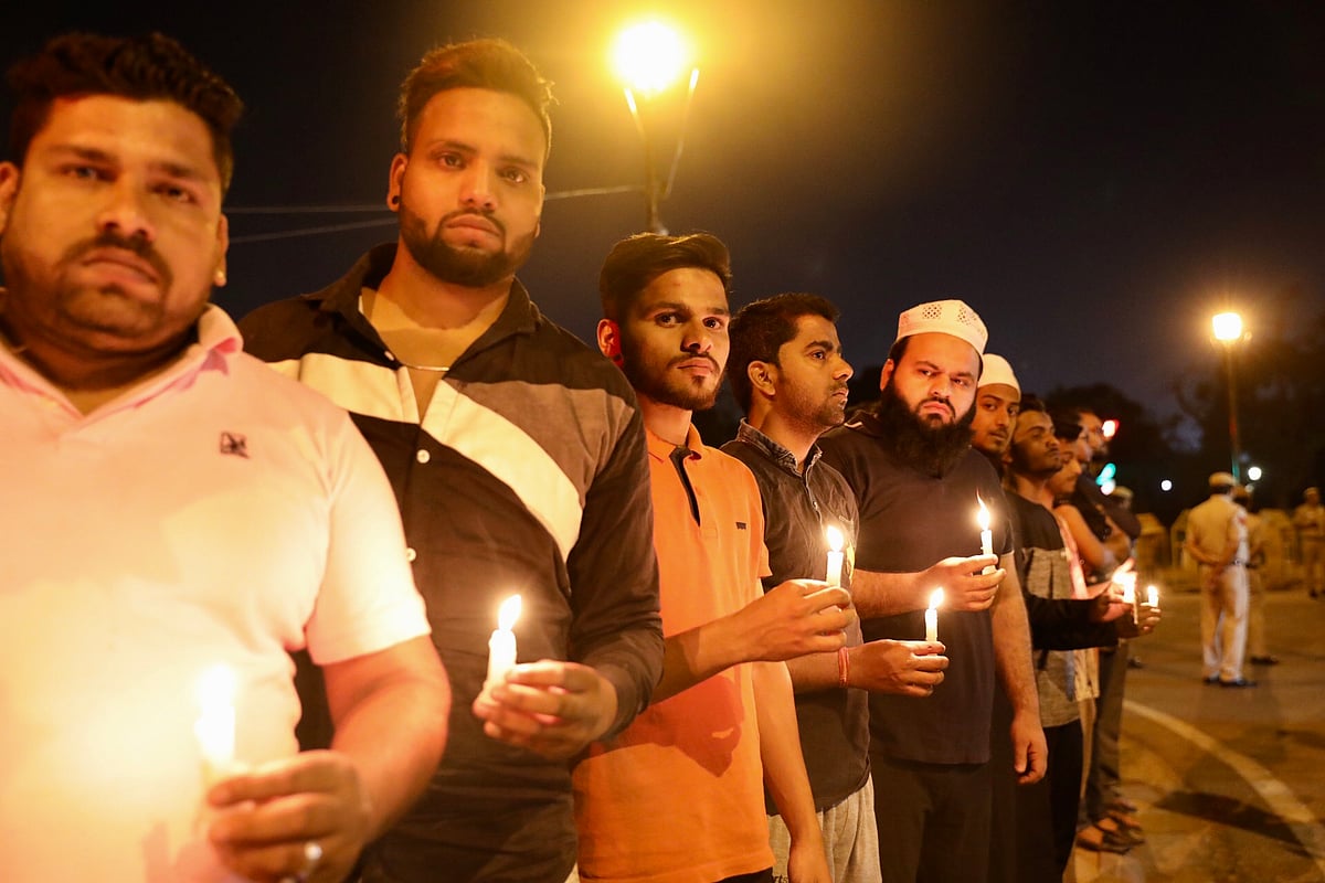 ‘बलात्कारियों भारत छोड़ो’ के नारे के साथ इंडिया गेट पर कैंडल मार्च, राहुल ने कहा, ये  आमजन की आवाज