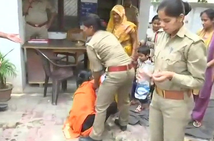 यूपीः  रेप पीड़िता के पिता की जेल में मौत से हड़कंप, 6 पुलिसकर्मी सस्पेंड, बीजेपी विधायक के  4 साथी  गिरफ्तार