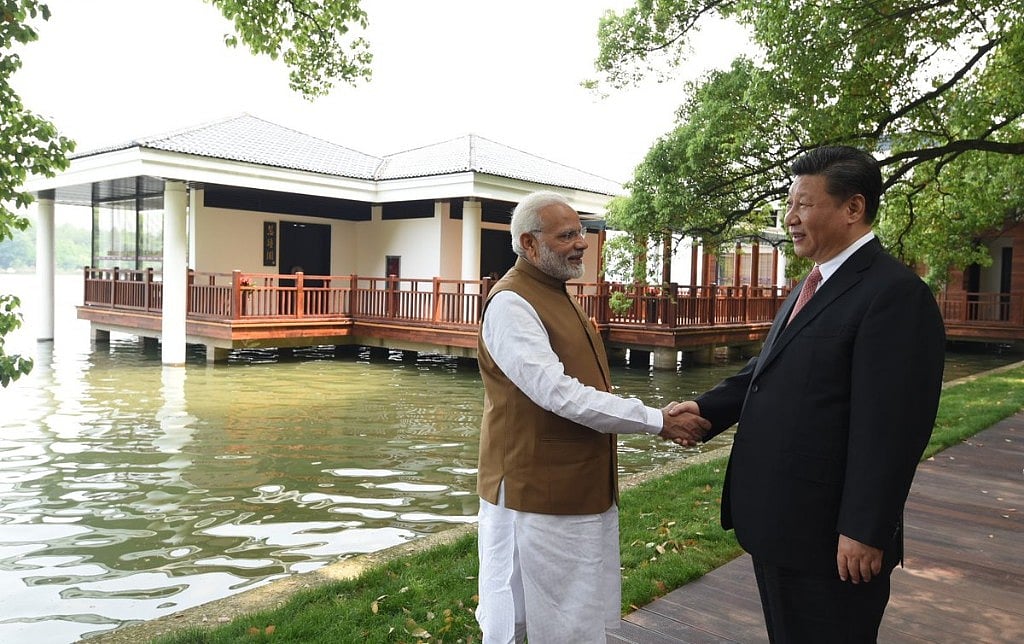 मोदी जी तो सबको ‘झप्पी’ देते हैं, फिर भला चीन के राष्ट्रपति ने क्यों रखा उन्हें ‘आर्म लेंथ’ पर !