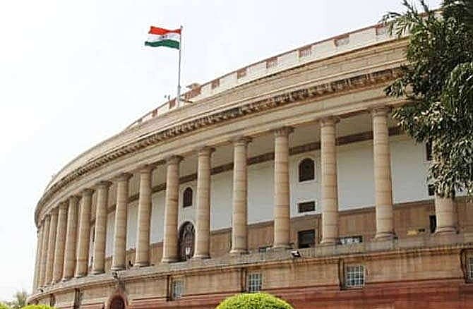वेतन छोड़ने से क्या फर्क पड़ेगा बीजेपी के इन करोड़पति सांसदों को !