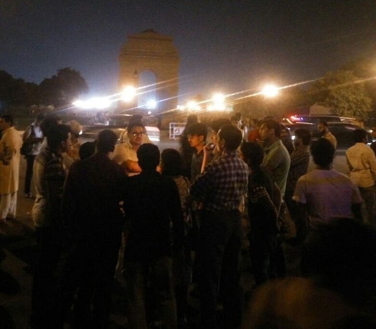 ‘बलात्कारियों भारत छोड़ो’ के नारे के साथ इंडिया गेट पर कैंडल मार्च, राहुल ने कहा, ये  आमजन की आवाज